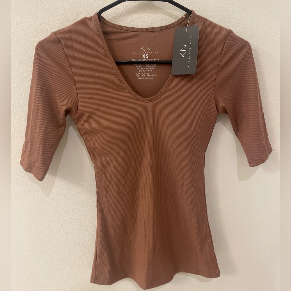 NWT. Size XS, brown ribbed shirt, Braless. Klassy Network